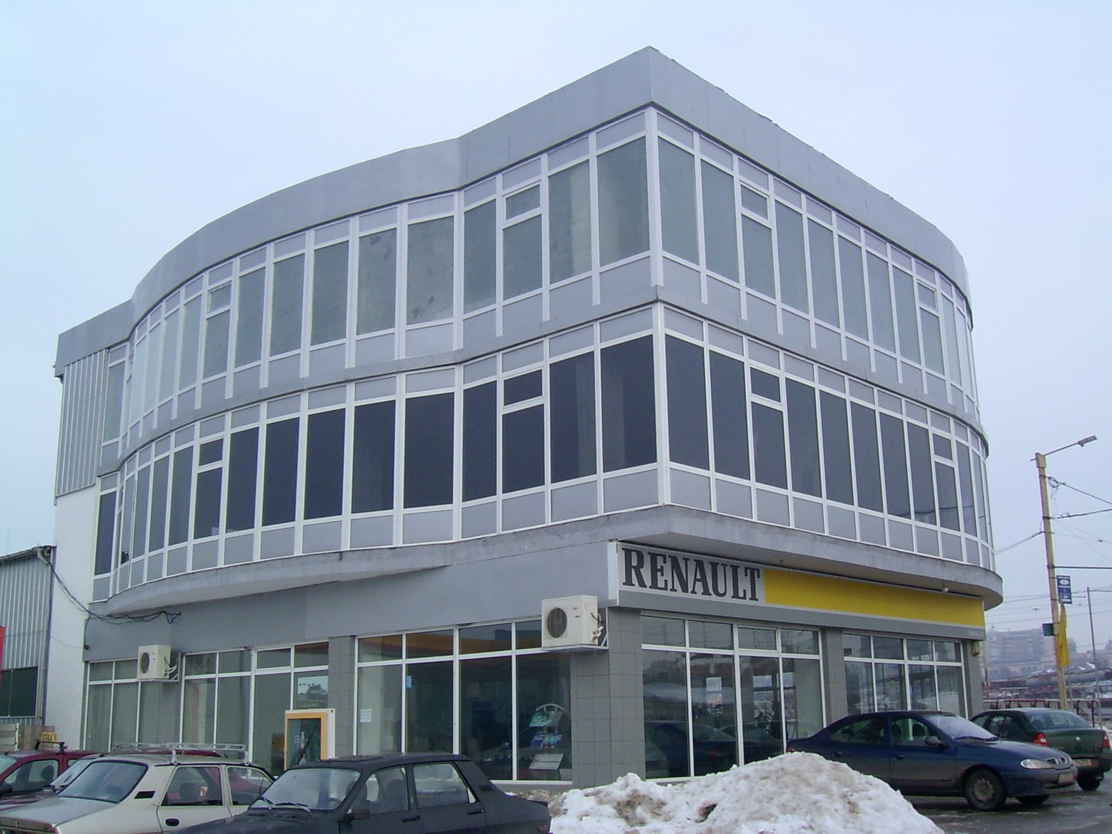 Vitrine PVC — ansamblu montat la client, cadru larg, realizat de Almet în Iași