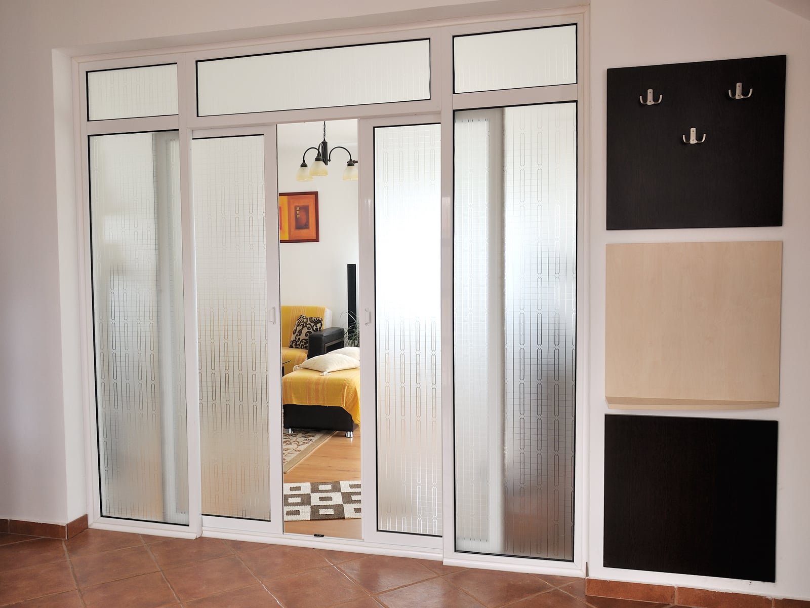Uși Glisante Aluminiu — ansamblu montat la client, cadru larg, realizat de Almet în Iași