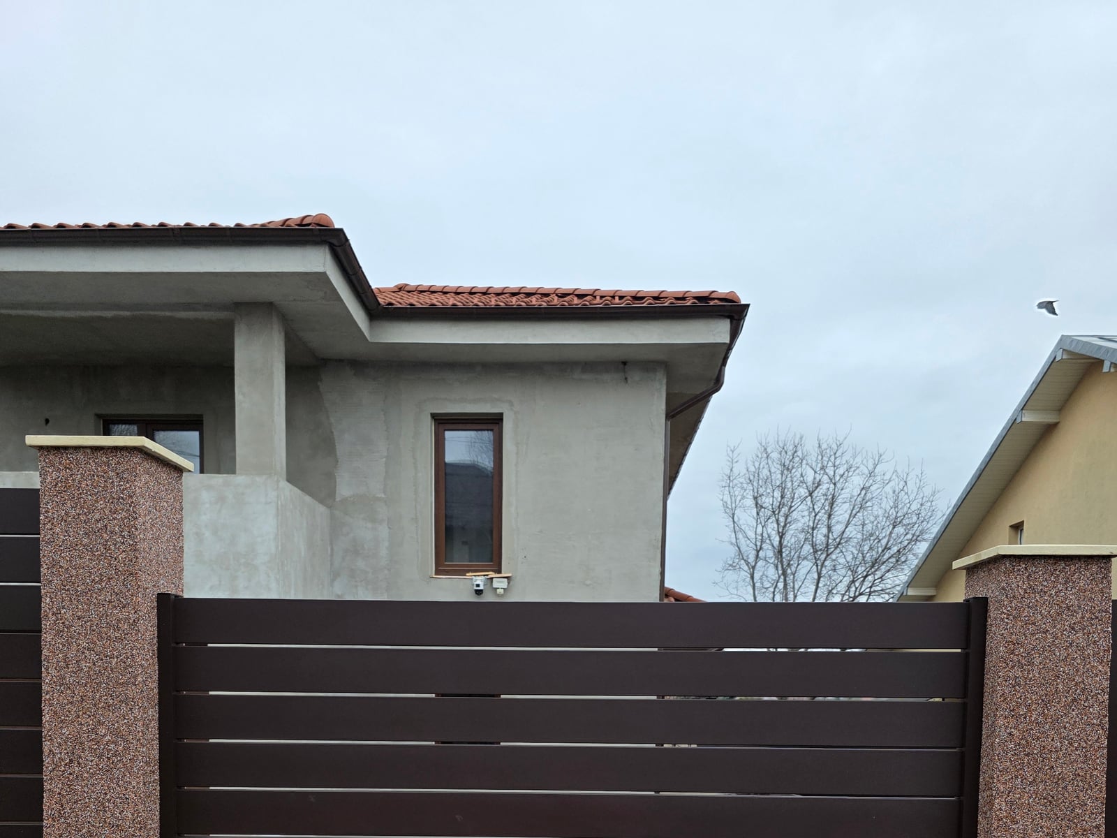 Panouri de Gard Aluminiu — ansamblu montat la client, cadru larg, realizat de Almet în Iași